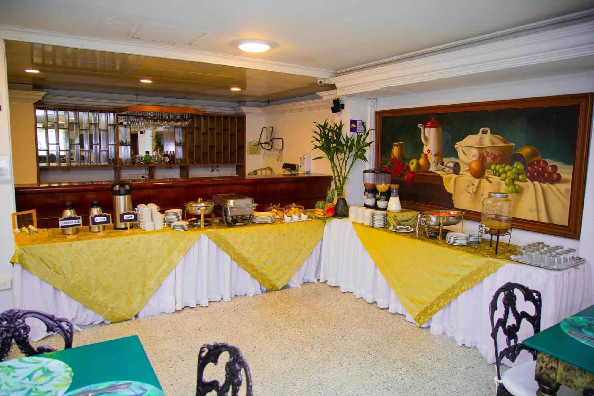Tama Hotel Granada Real Кали Екстериор снимка