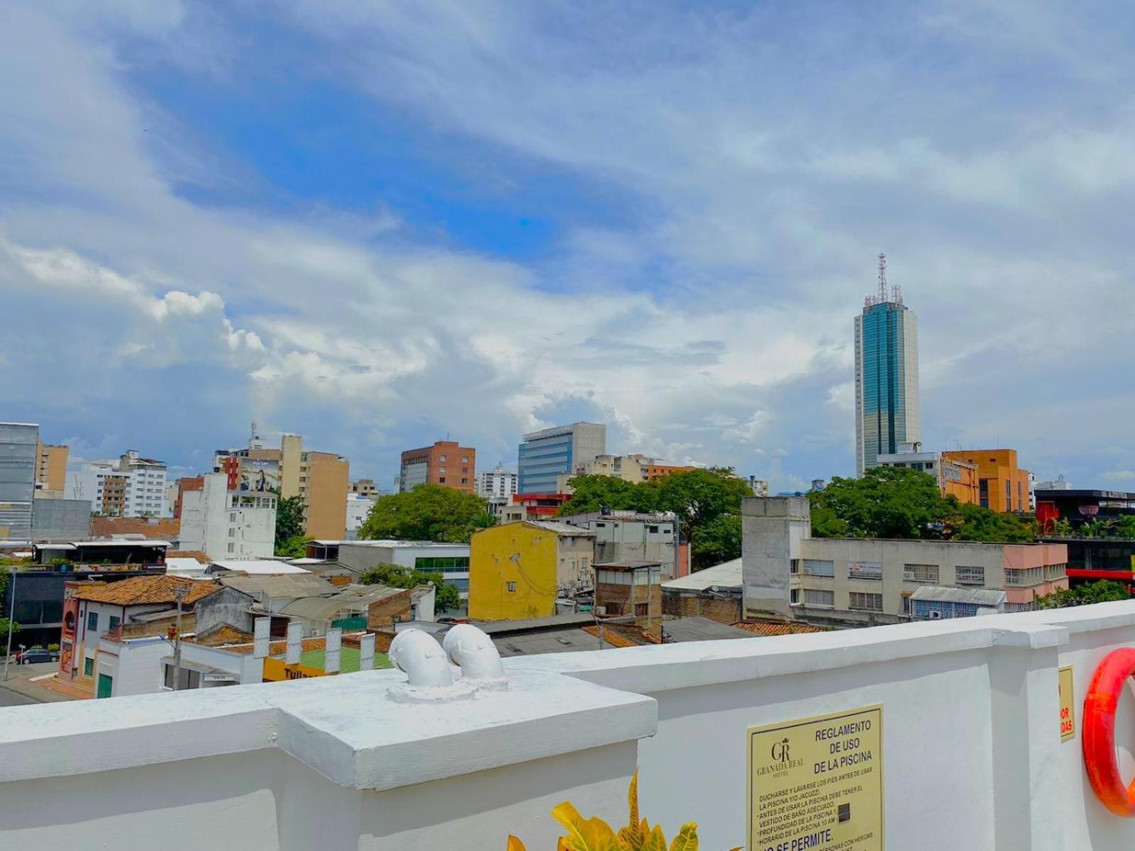 Tama Hotel Granada Real Кали Екстериор снимка