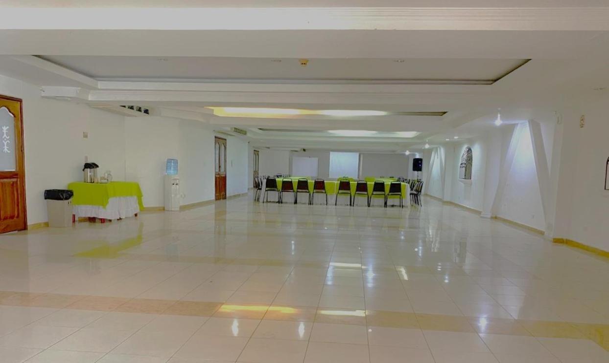 Tama Hotel Granada Real Кали Екстериор снимка