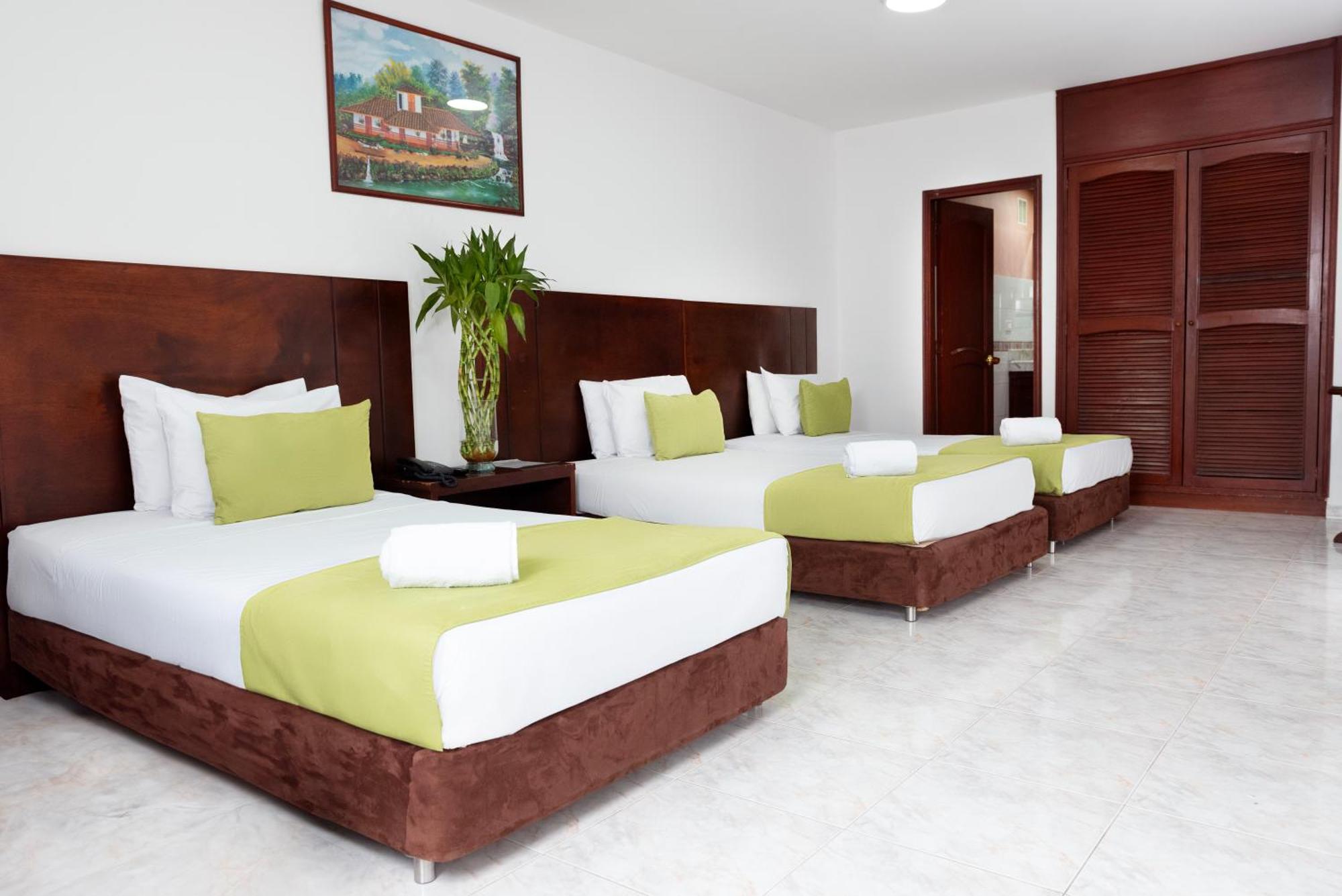 Tama Hotel Granada Real Кали Екстериор снимка